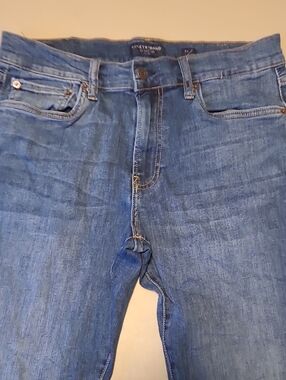 Lucky Brand Jeans Size 32X 30 -  5 Pocket Style, Zip & Button Fly Jeans.